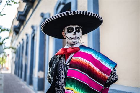 Día de los Muertos: Men’s Catrin Makeup Tutorial .